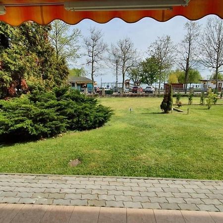 Apartamento Igényes 4 fős apartman közvetlen a strandnál Csopak Exterior foto